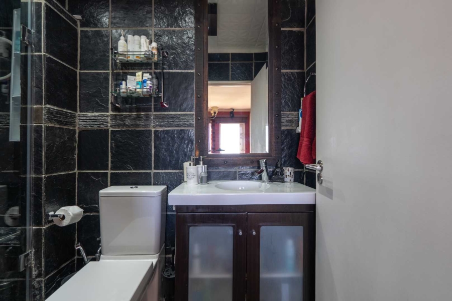 2 Bedroom Property for Sale in Devils Peak Western Cape